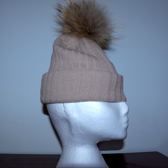 Knit PomPom hats lot of 2 - Picture 3 of 12